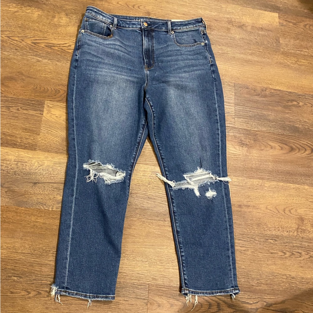 AE Mom Jean. Size 16